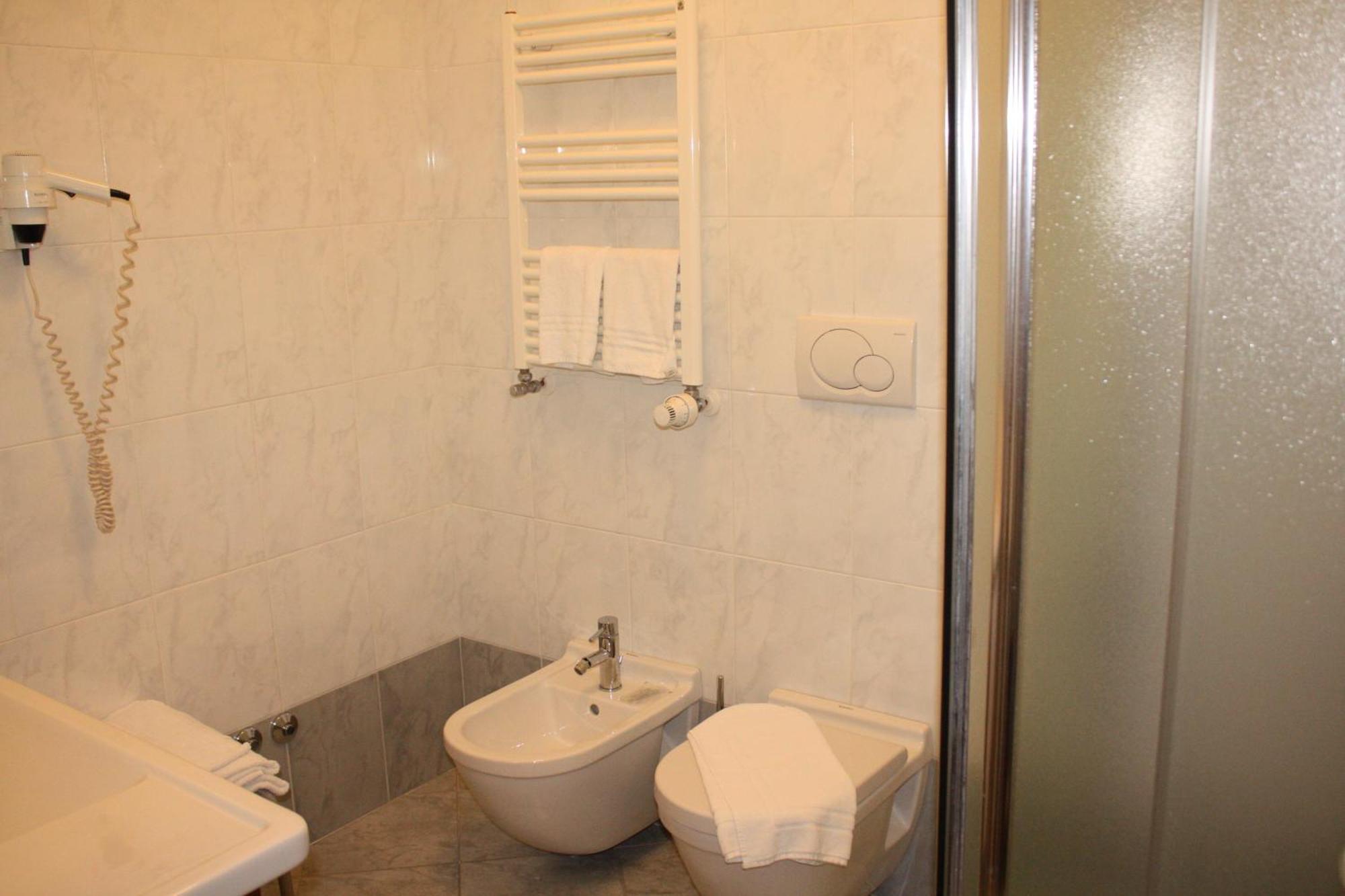 Hotel 2C Legnano Exterior photo