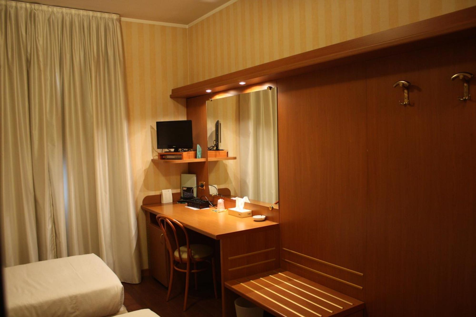 Hotel 2C Legnano Exterior photo