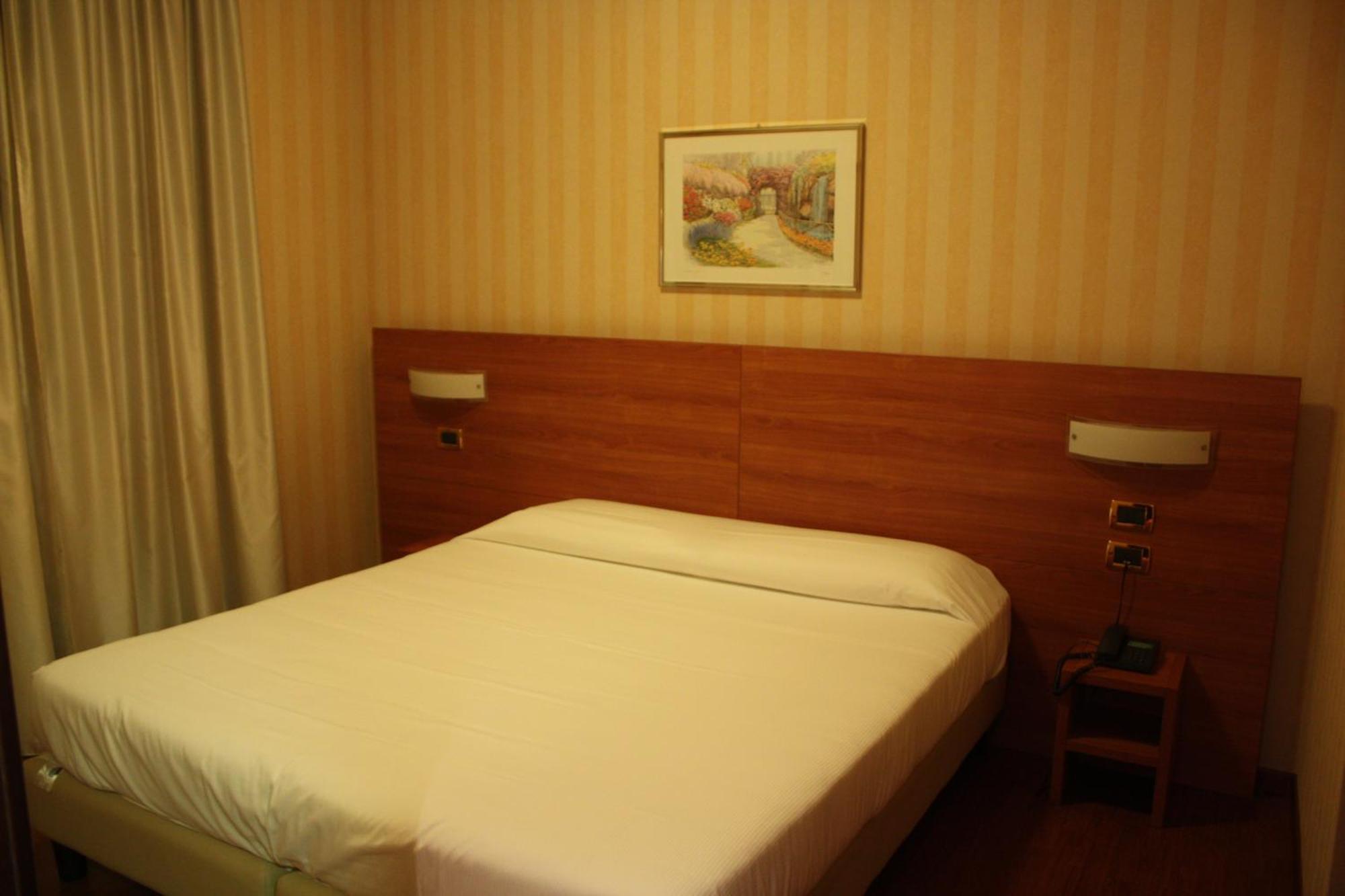 Hotel 2C Legnano Exterior photo
