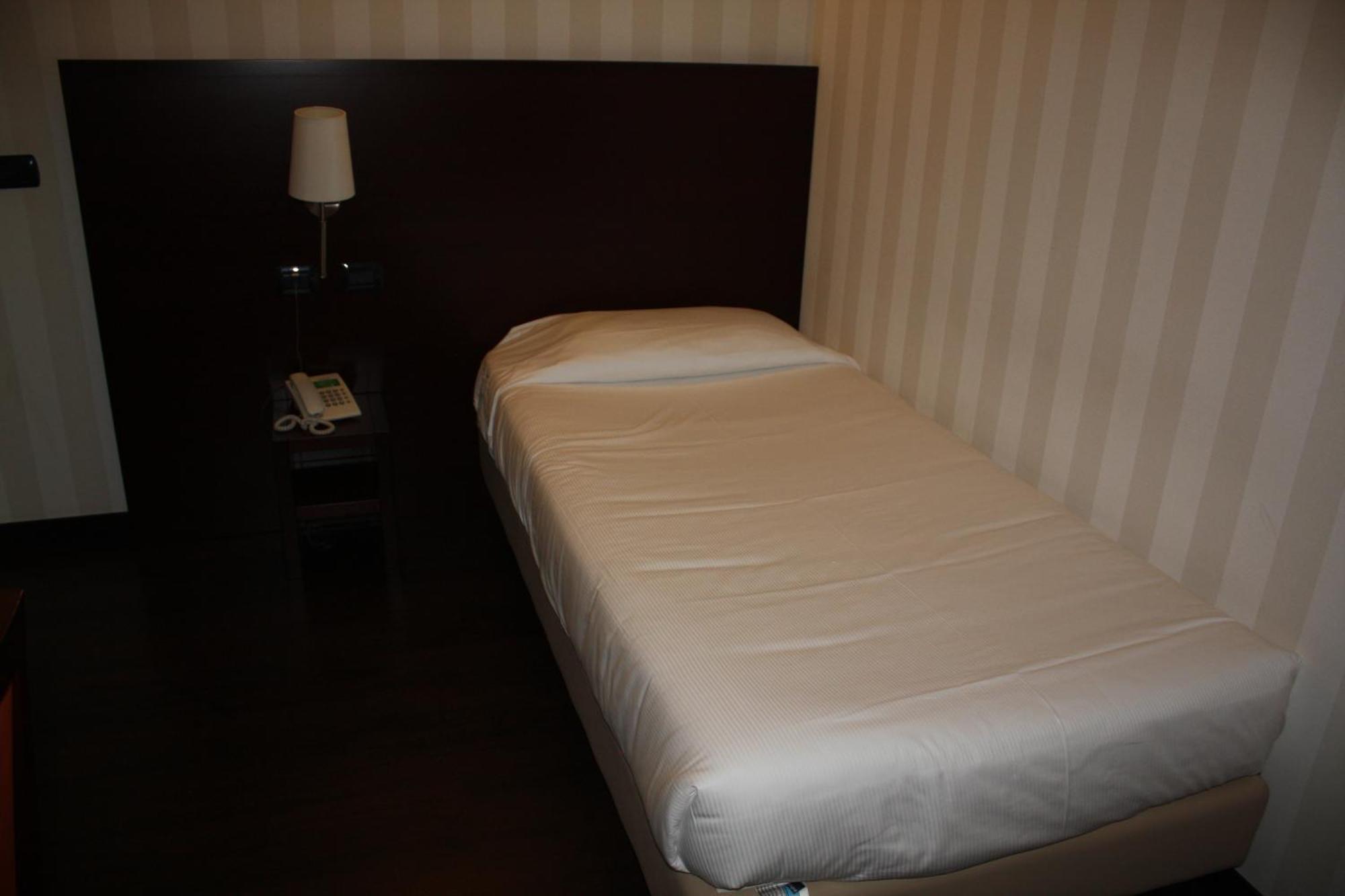 Hotel 2C Legnano Exterior photo