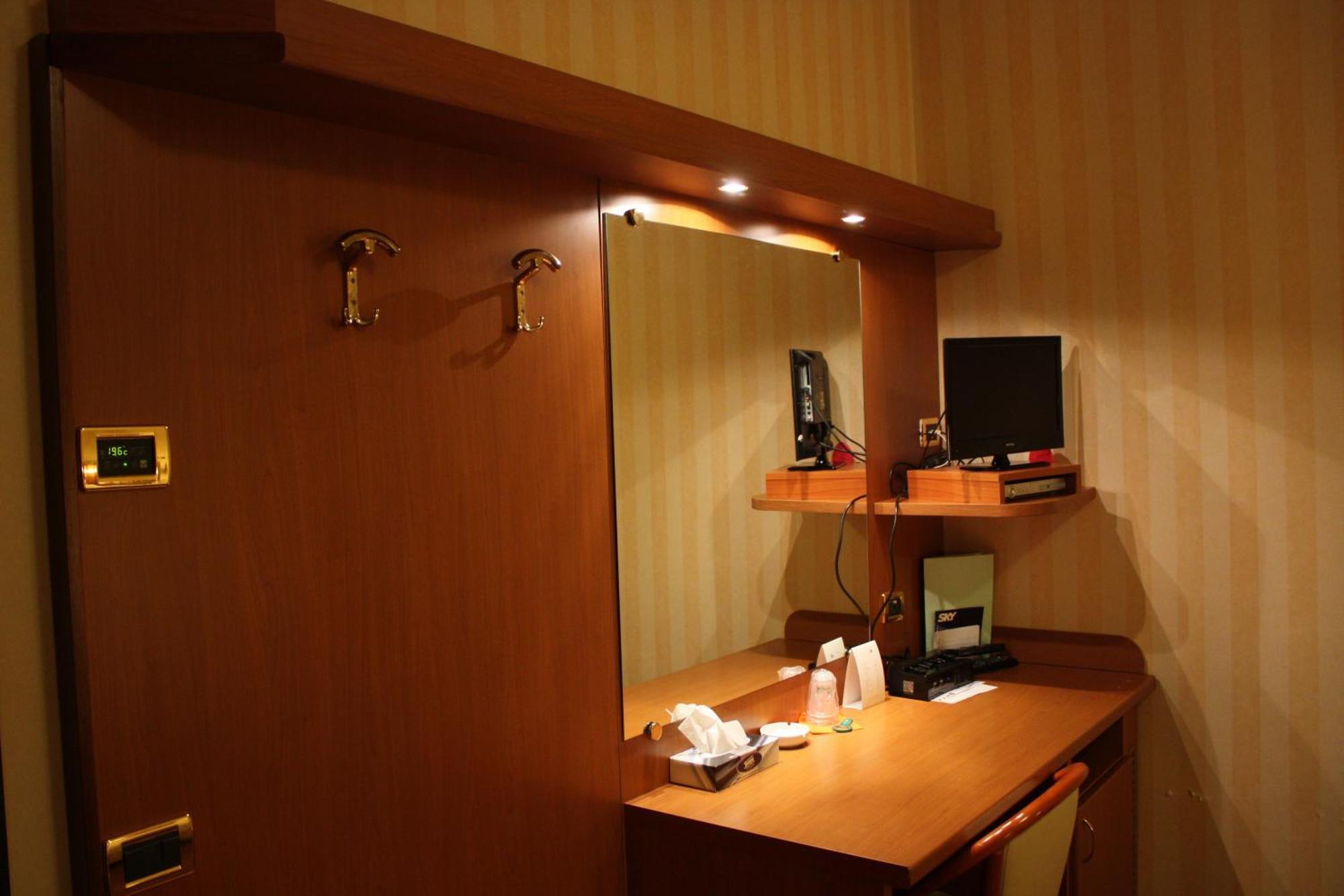 Hotel 2C Legnano Exterior photo