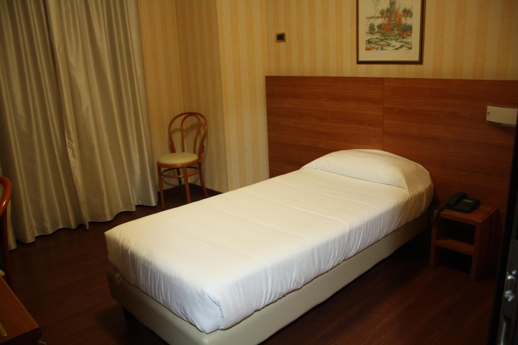 Hotel 2C Legnano Exterior photo
