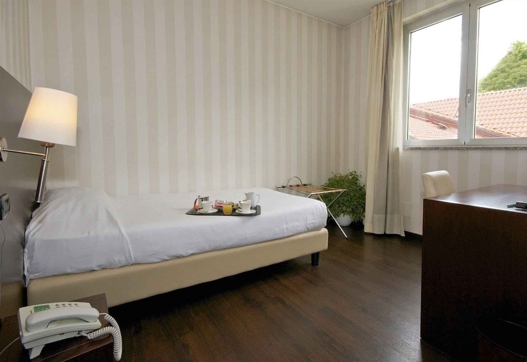 Hotel 2C Legnano Exterior photo