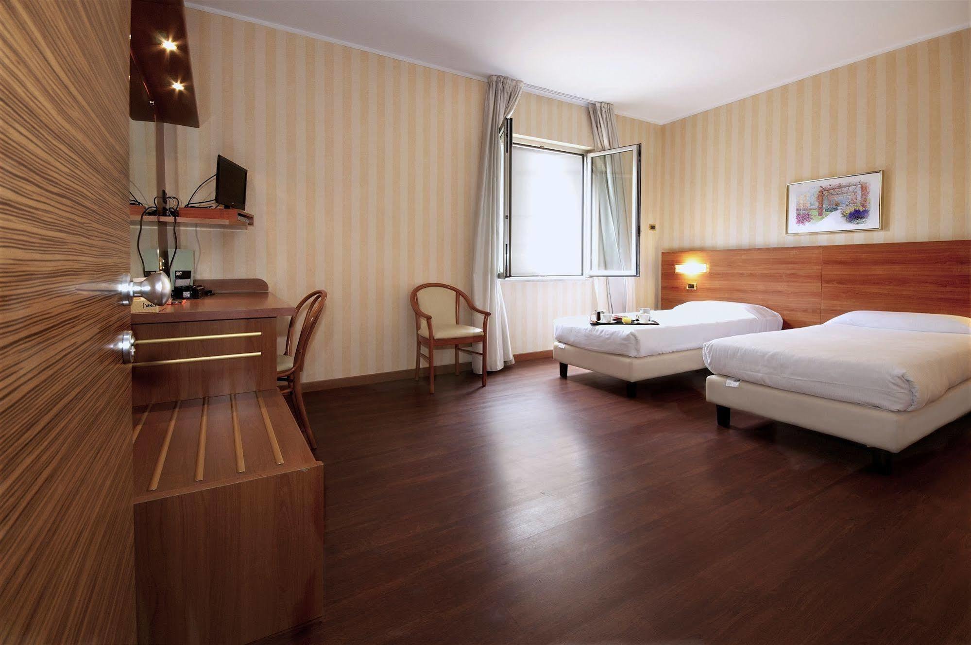 Hotel 2C Legnano Exterior photo