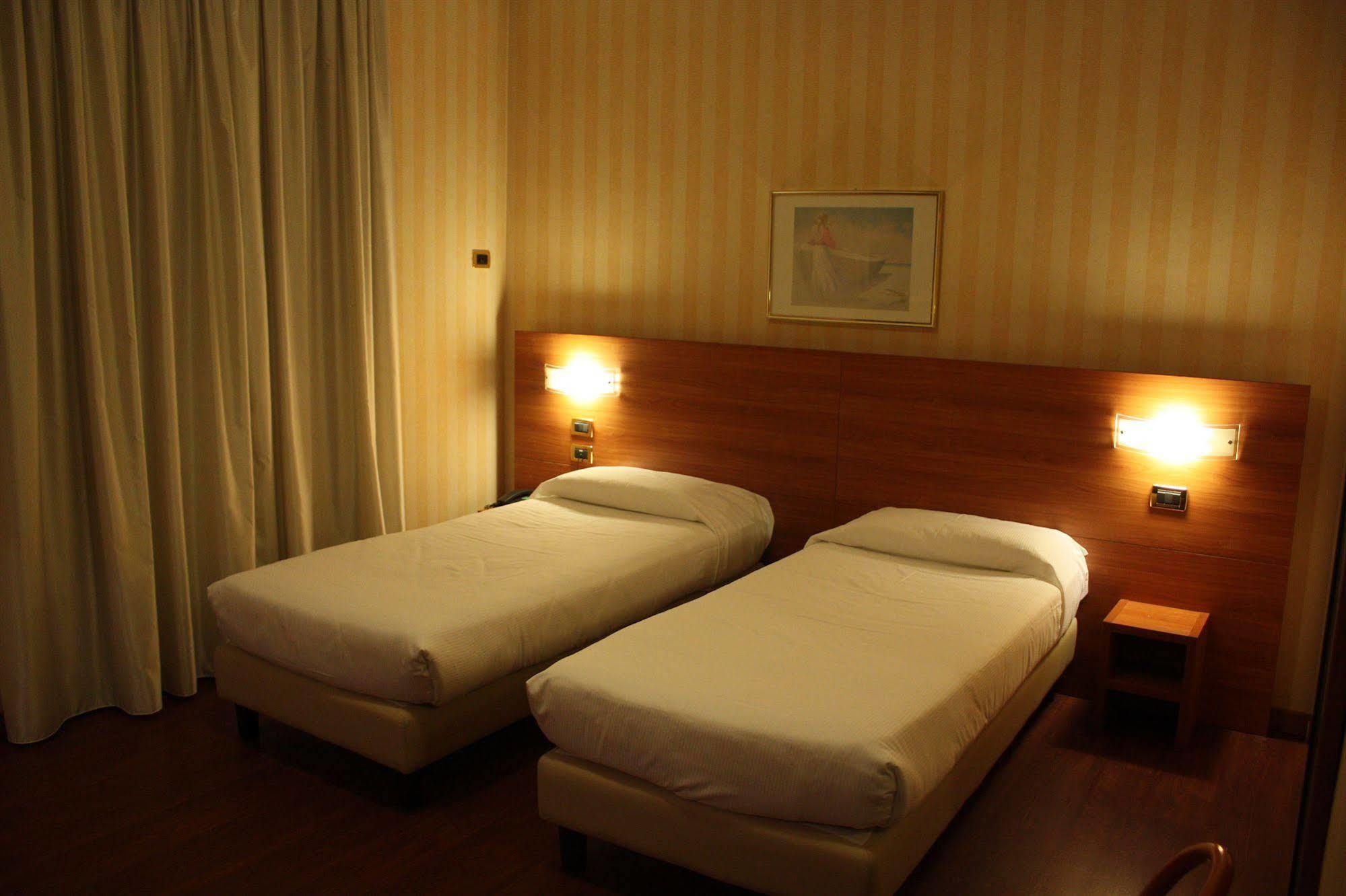 Hotel 2C Legnano Exterior photo