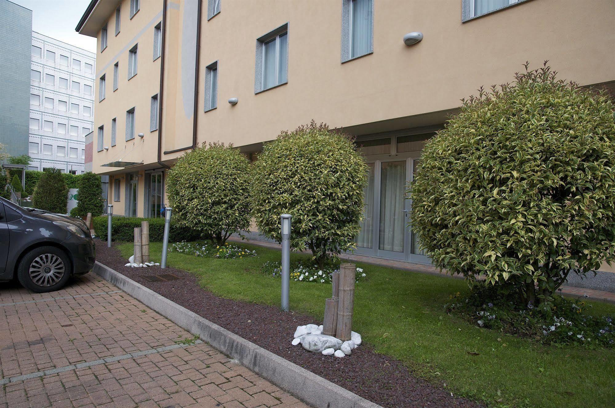 Hotel 2C Legnano Exterior photo
