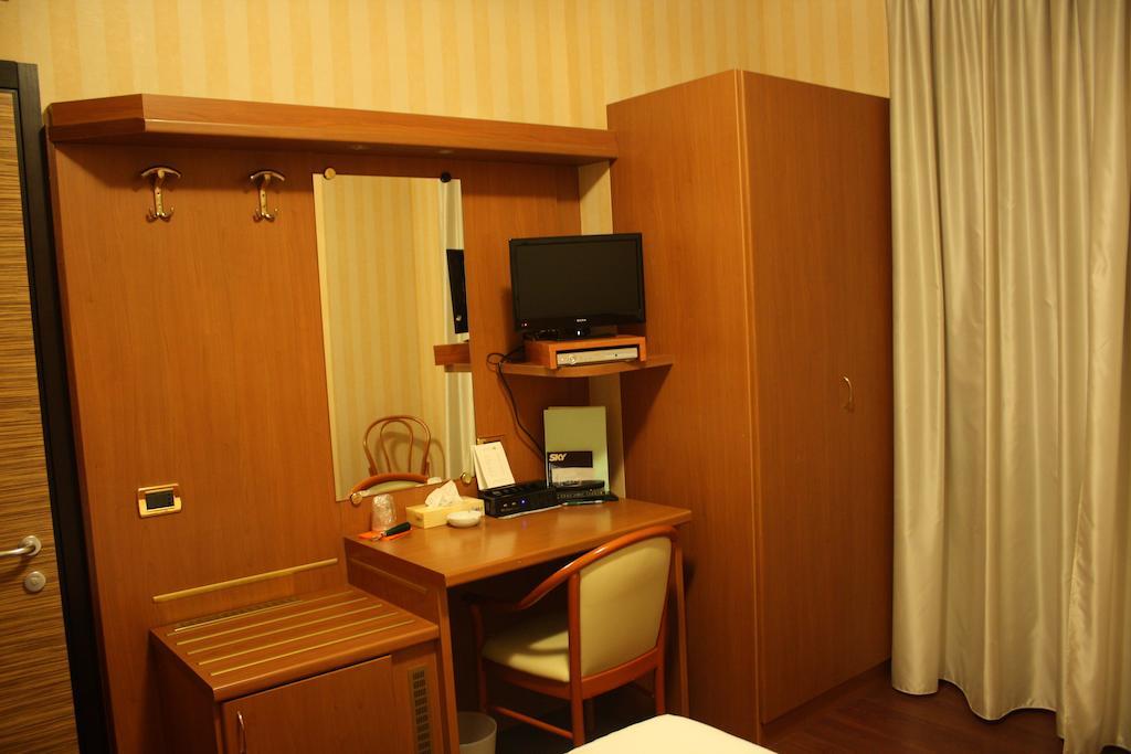 Hotel 2C Legnano Exterior photo